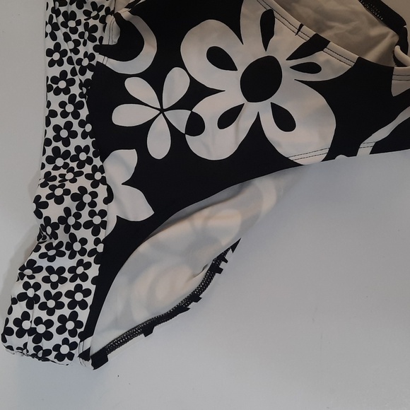 NWT LA BLANCA BLACK/WHITE FLORAL SWIM BOTTOMS SZ 16 - Picture 2 of 12